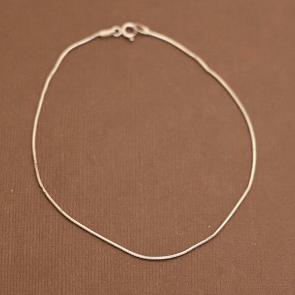 9 inch, Vintage Minimalist Sterling Silver Low Profile Bracelet - U24 - Picture 1 of 3